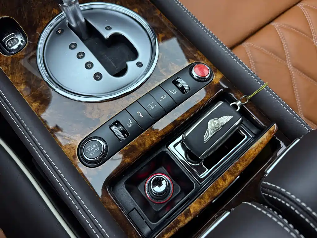 Bentley Flying Spur 2012 — фото 28