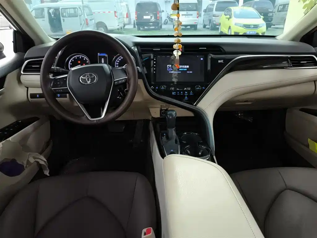 Toyota Camry 2018 — фото 6