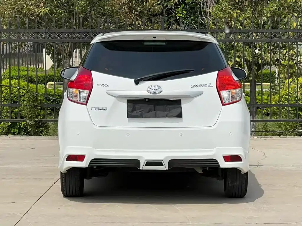 Toyota Yaris L 2016 — фото 8