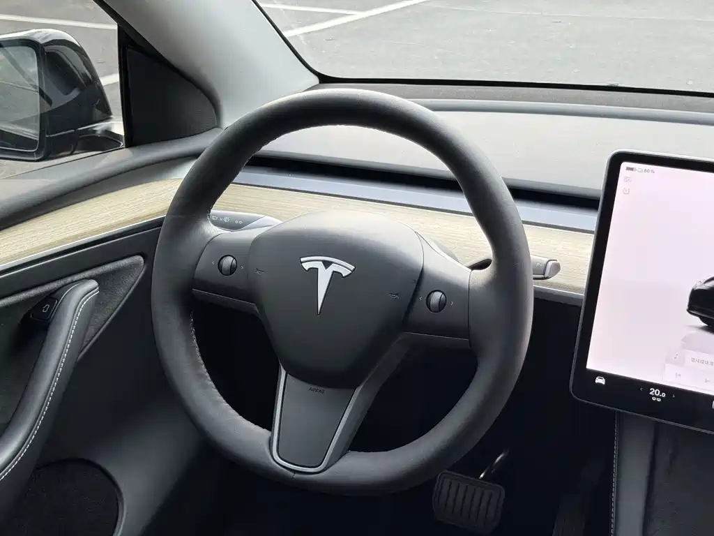 Tesla Model Y 2023 — фото 10