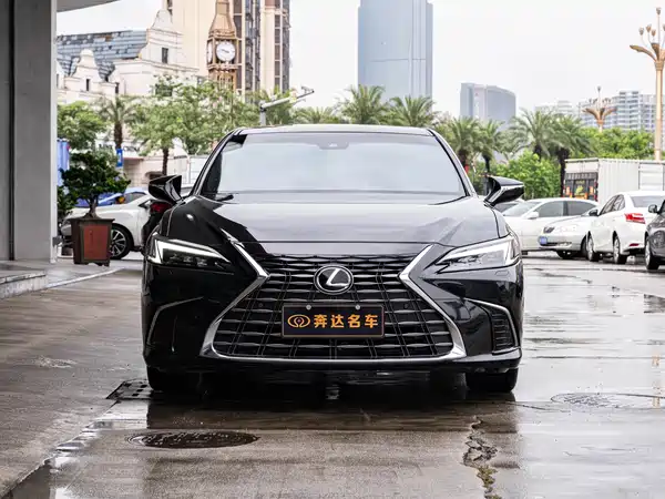 Lexus ES 2025