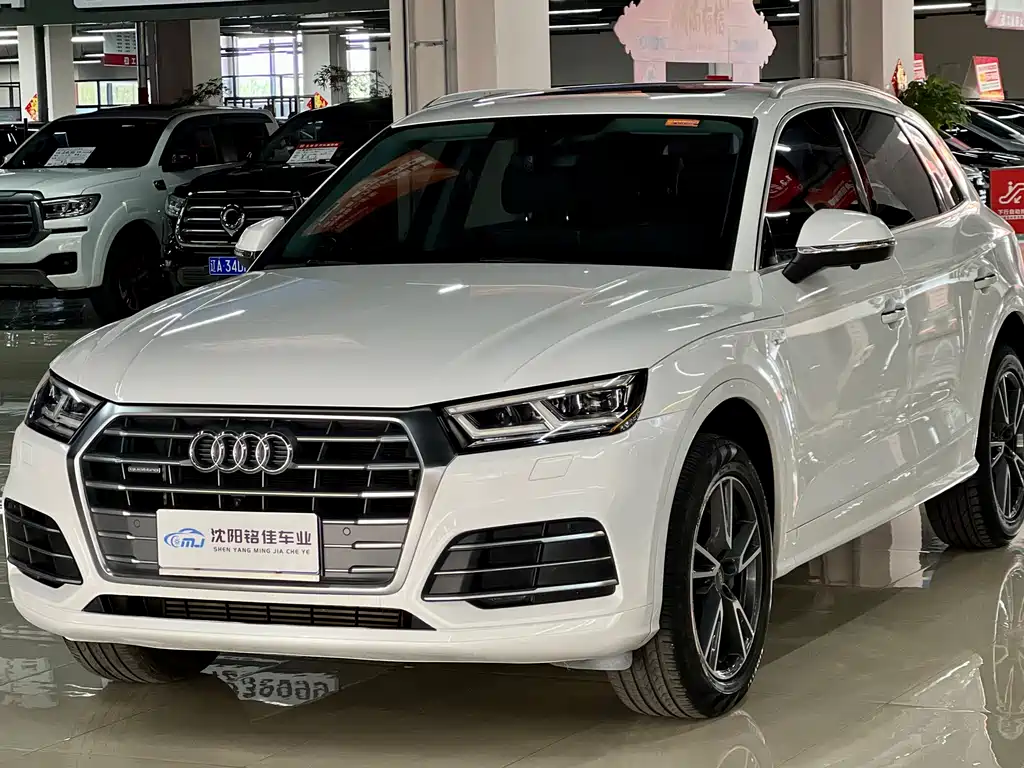 Audi Q5L 2019 — фото 1