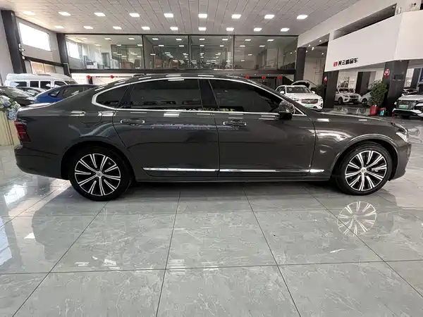 Volvo S90 Plug-In Hybrid 2021