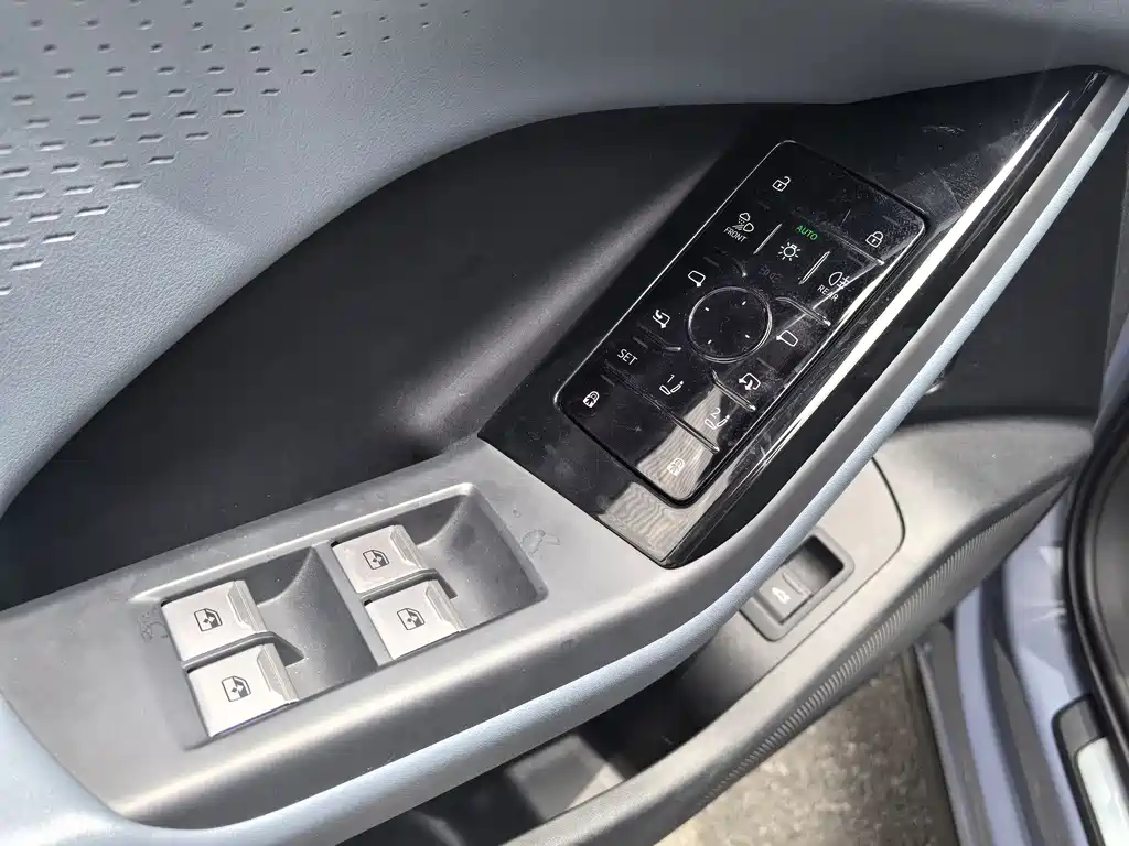 Audi Q6L e-tron 2025 — фото 15