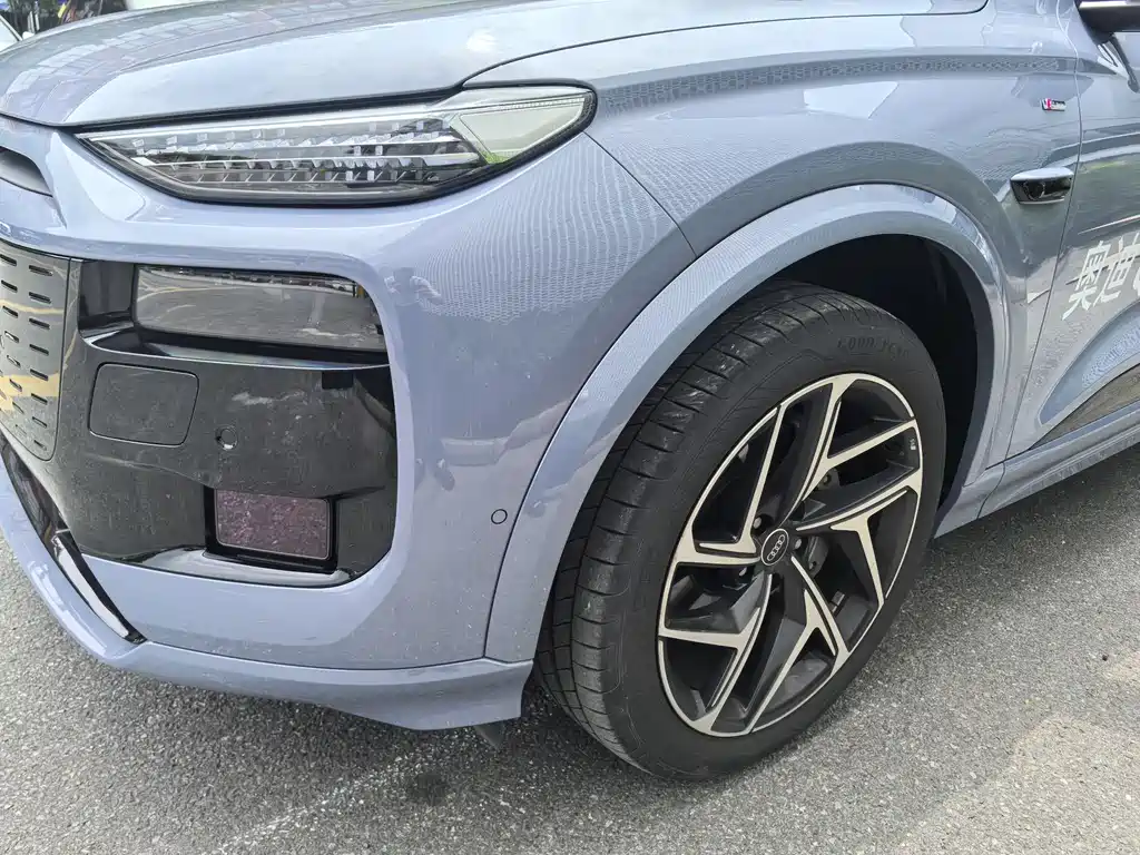 Audi Q6L e-tron 2025 — фото 18