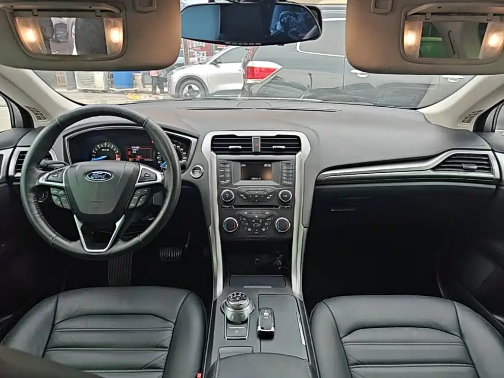 Ford Mondeo 2017 — фото 10