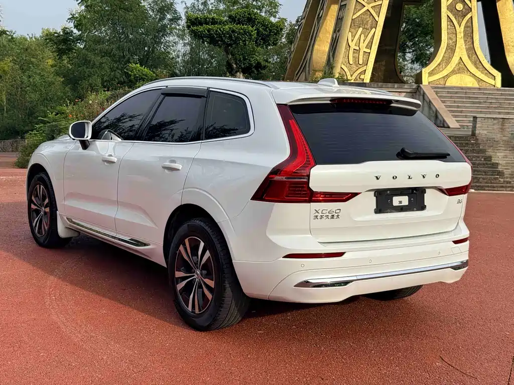 Volvo XC60 2023 — фото 9