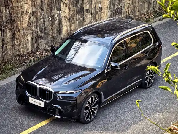 BMW X7 M60i 2023