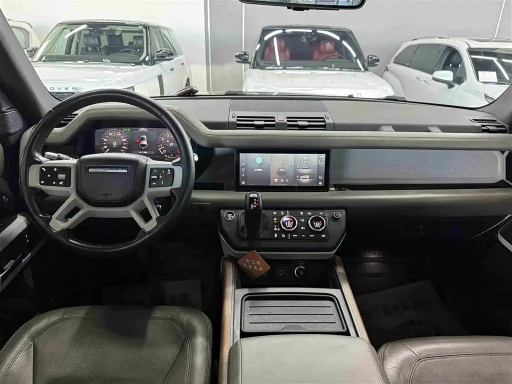 Land Rover Defender 2021 — фото 9