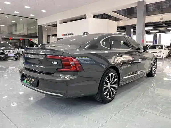 Volvo S90 Plug-In Hybrid 2021