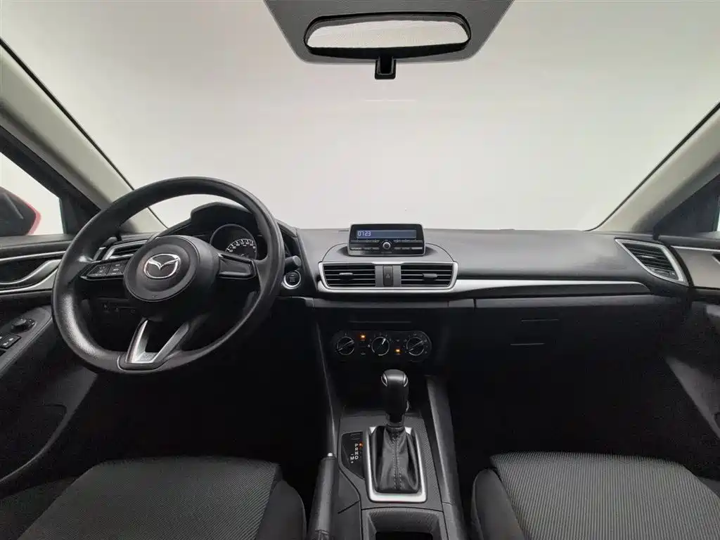 Mazda 3 Axela 2018 — фото 5