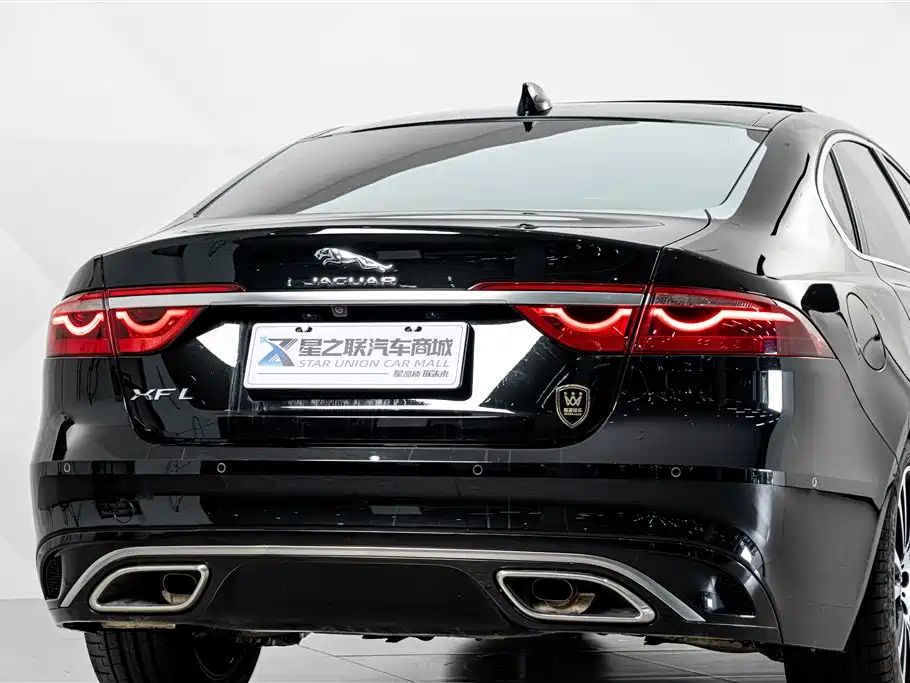 Jaguar XFL 2025 — фото 7