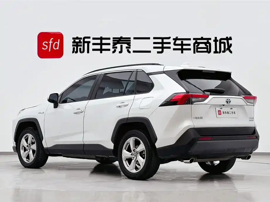 Toyota RAV4 2023 — фото 6
