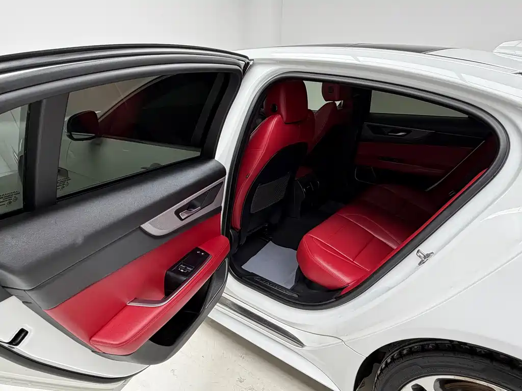 Jaguar XEL 2021 — фото 10