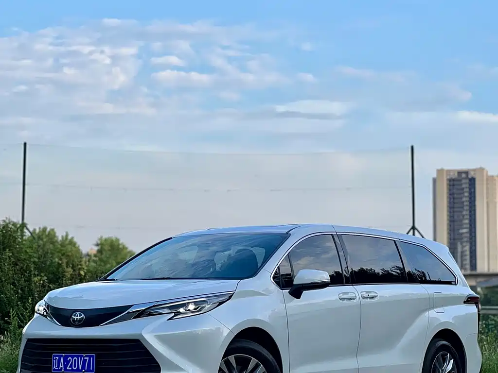 Toyota Sienna 2024