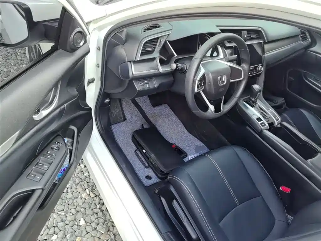 Honda Civic 2018 — фото 16