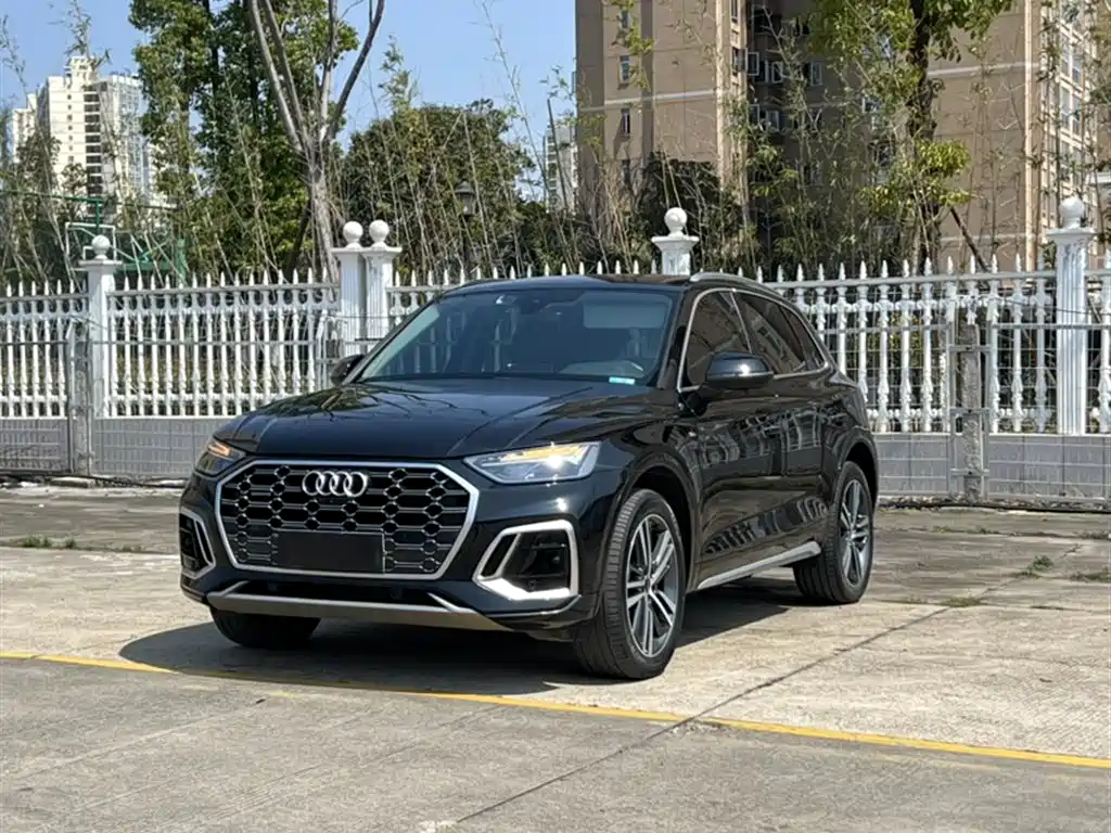 Audi Q5L 2022 — фото 1