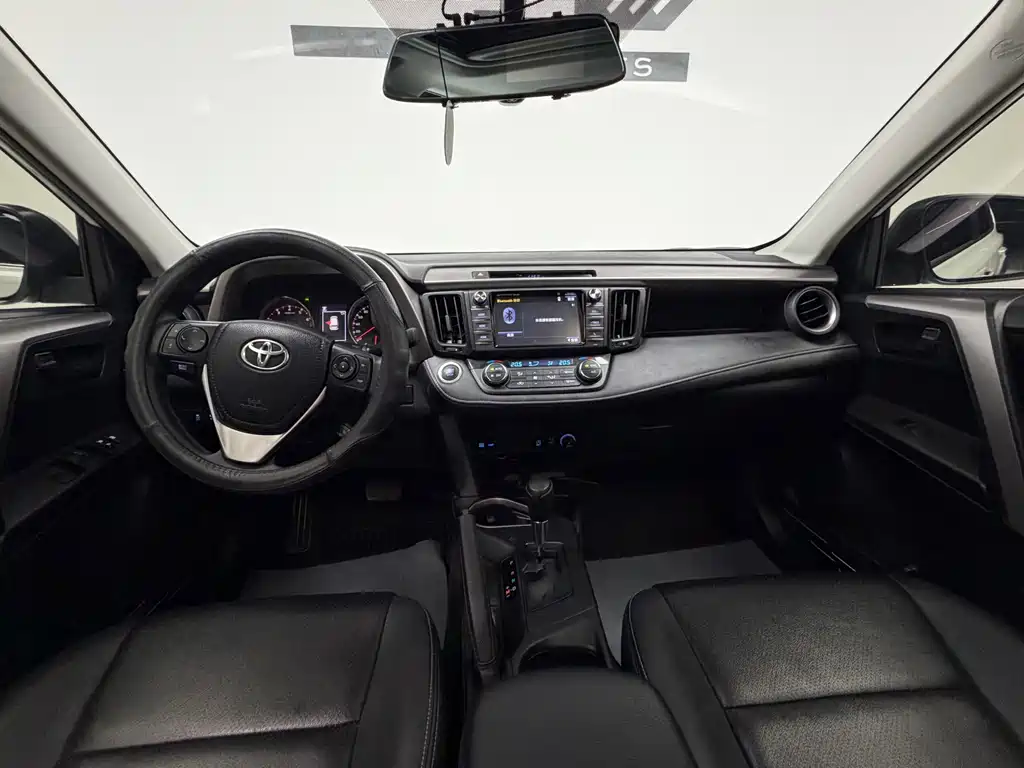 Toyota RAV4 2019 — фото 13