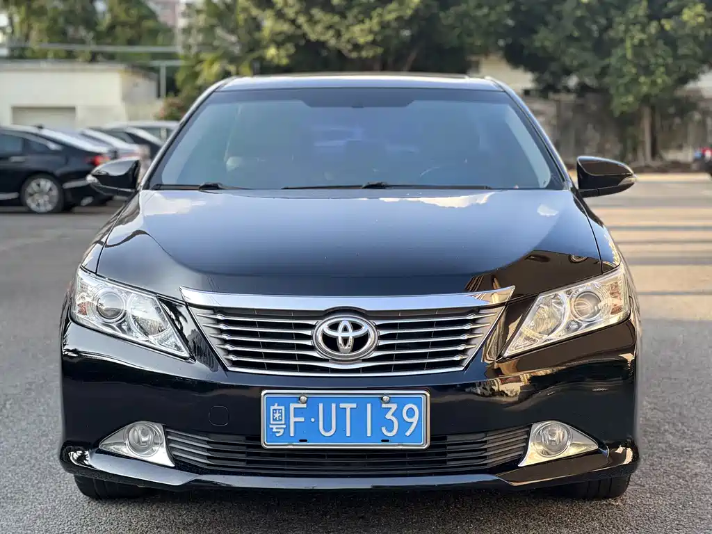 Toyota Camry 2014 — фото 2