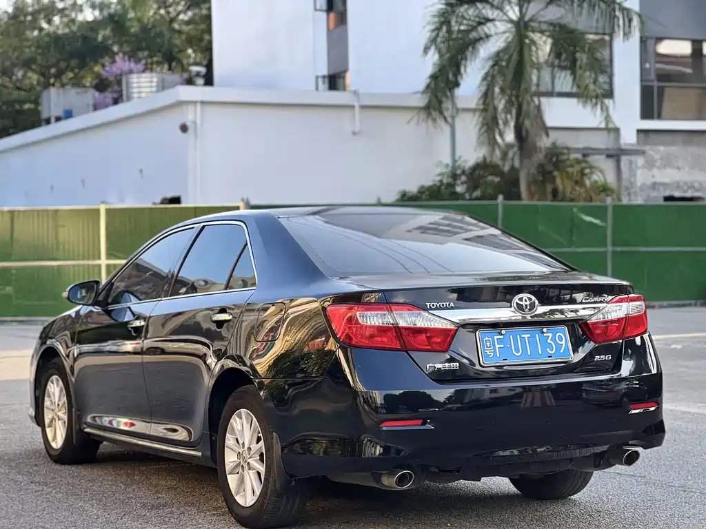 Toyota Camry 2014 — фото 15