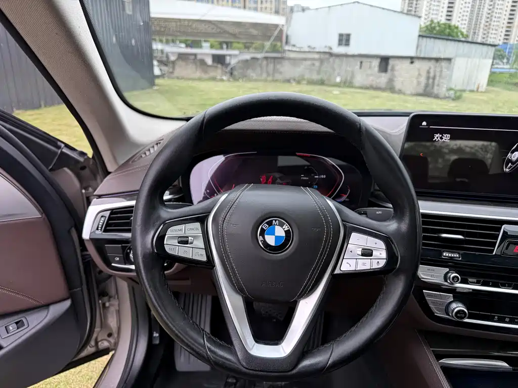 BMW 5 Series 2021 — фото 10