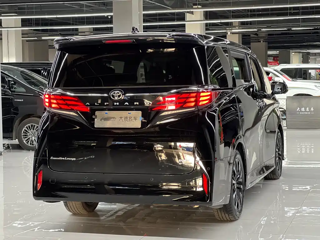 Toyota Alphard 2025 — фото 4