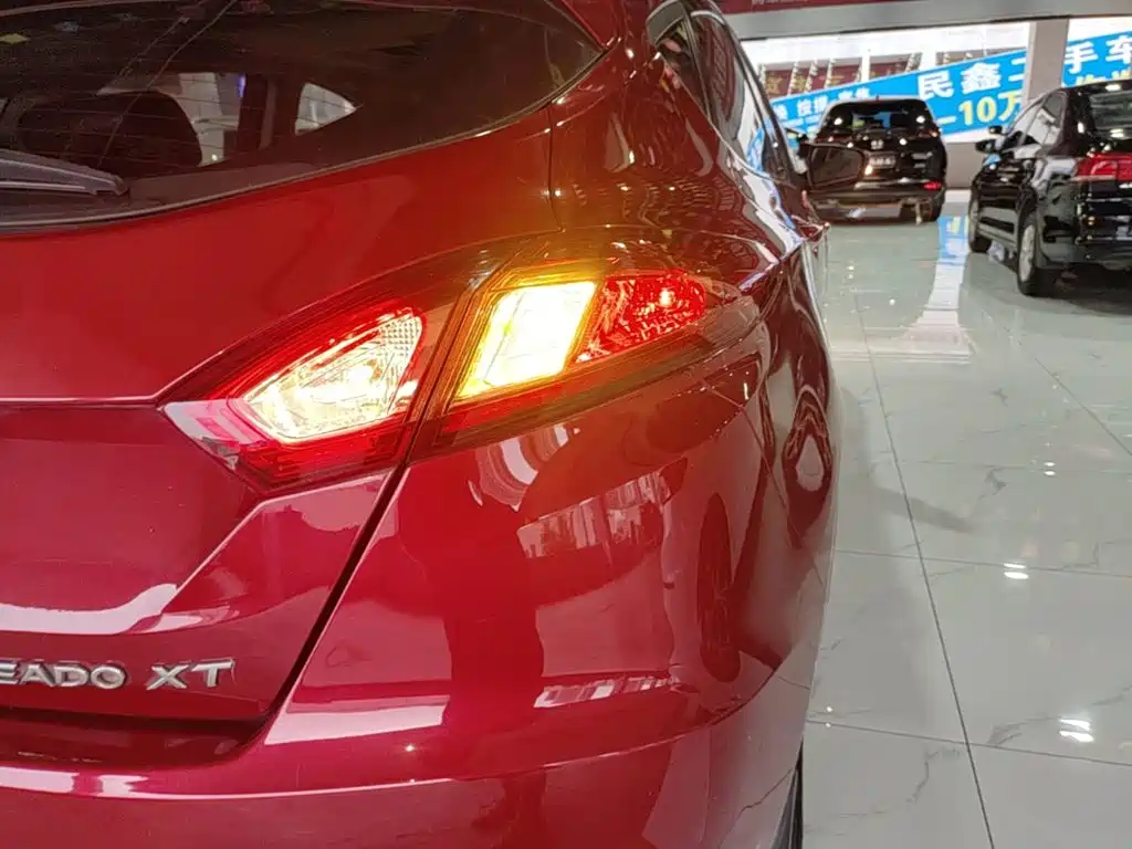 Changan Eado XT 2016 — фото 8