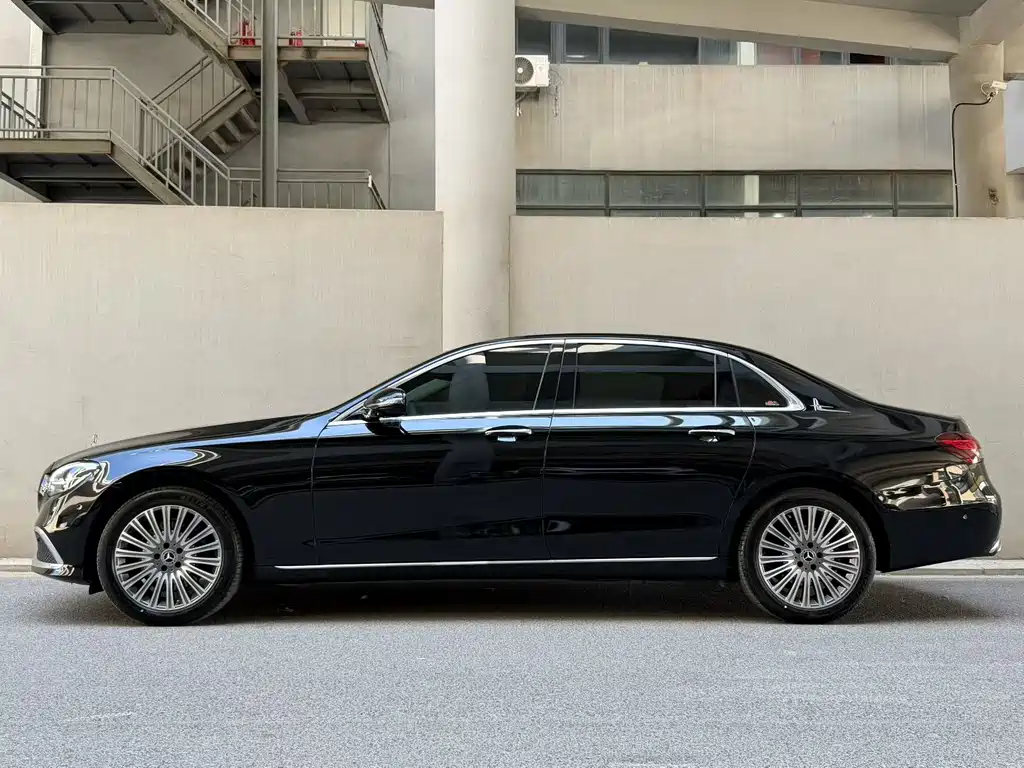 Mercedes-Benz E-Class 2023 — фото 3