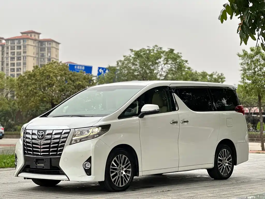 Toyota Alphard 2017 — фото 1