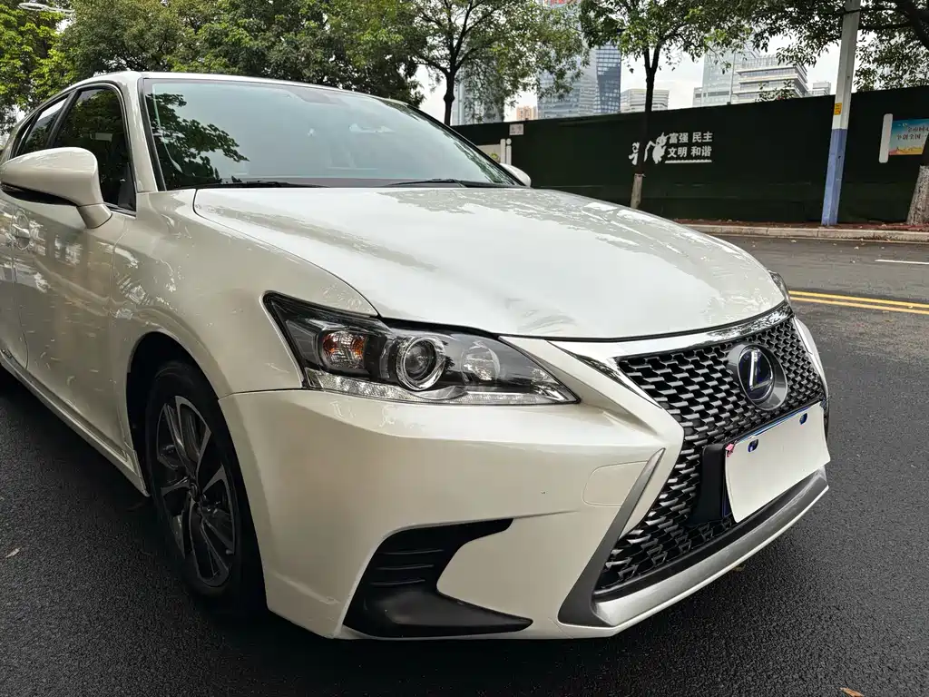 Lexus CT 2018 — фото 33