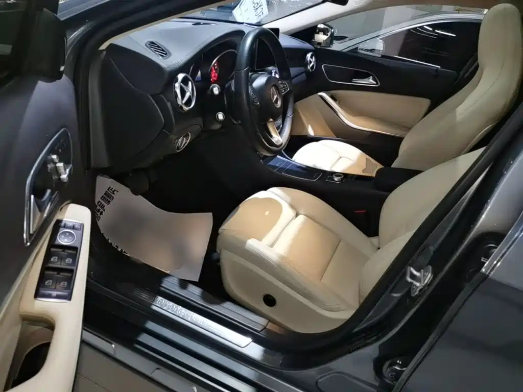 Mercedes-Benz GLA 2018 — фото 16