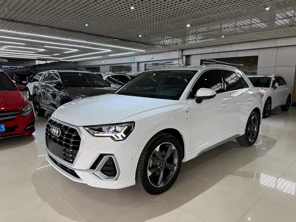 Audi Q3 2023 — фото 1