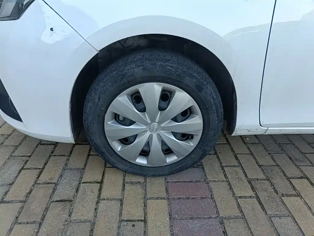 Toyota Yaris L 2021 — фото 23