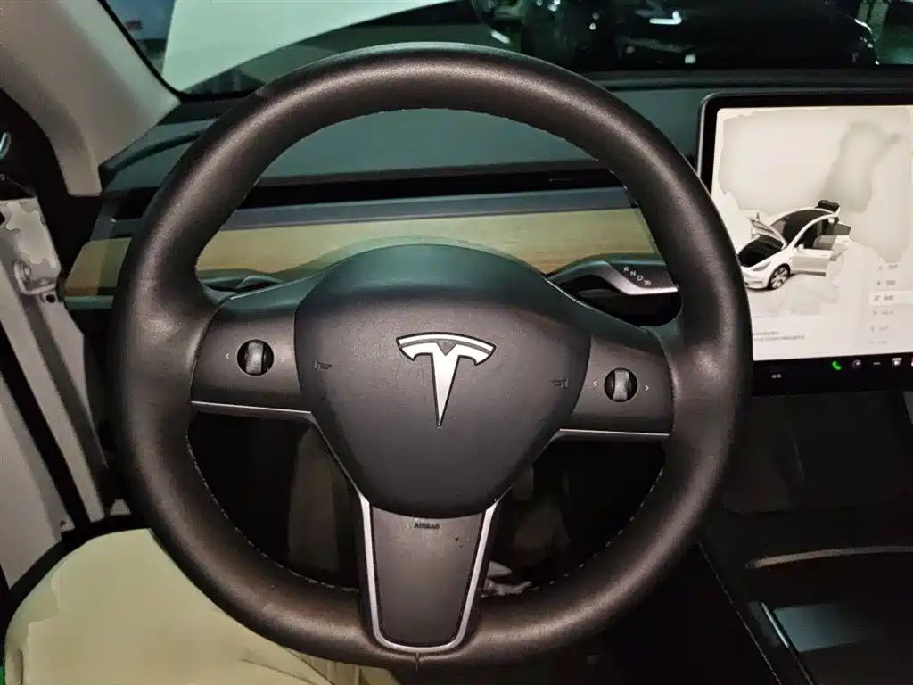 Tesla Model Y 2022 — фото 3