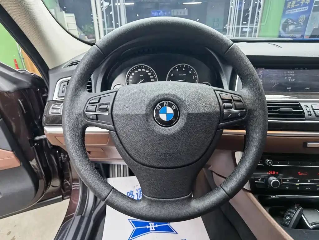 BMW 5 Series GT 2017 — фото 10