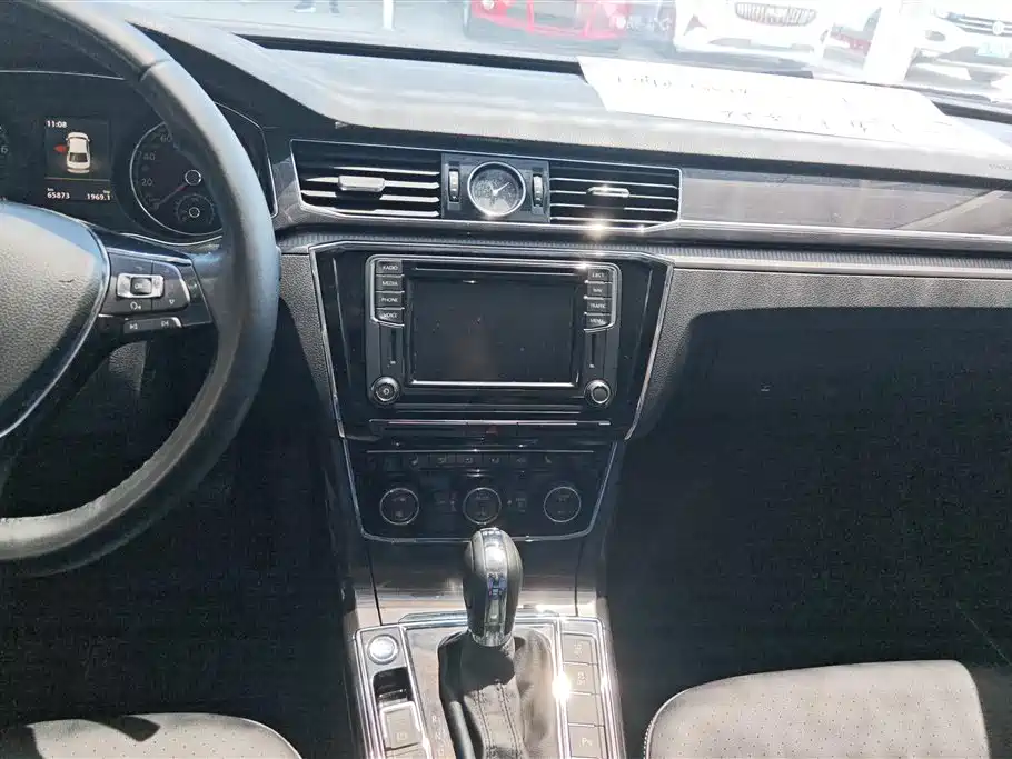 Volkswagen Passat 2017 — фото 13