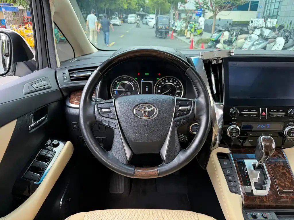 Toyota Alphard 2022 — фото 14