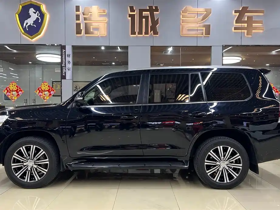 Toyota Land Cruiser 2017 — фото 2