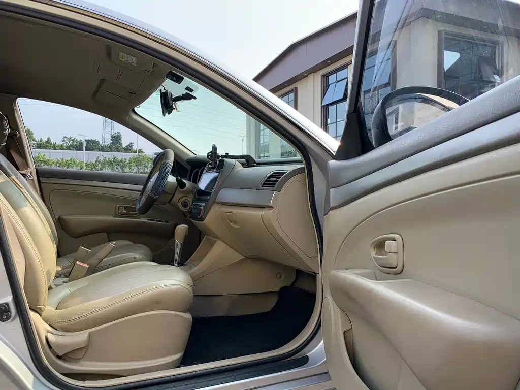Nissan Sylphy 2018 — фото 14