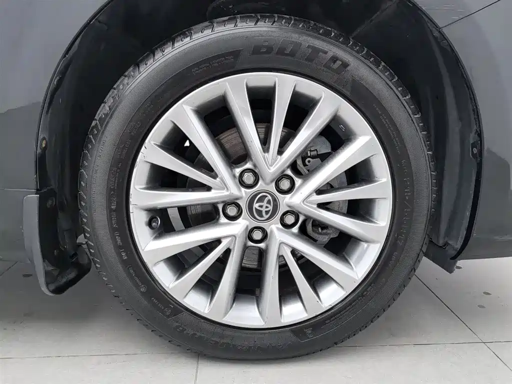 Toyota Camry 2017 — фото 17