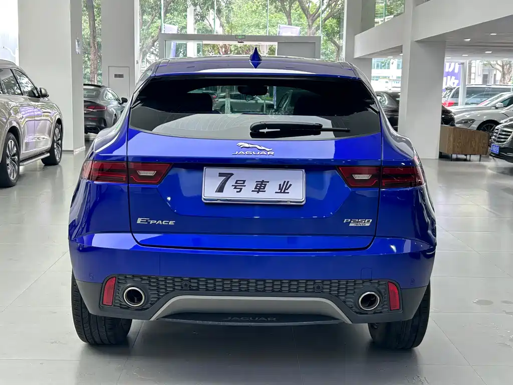 Jaguar E-PACE 2021 — фото 17