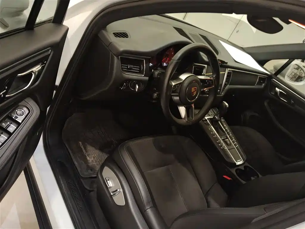Porsche Macan 2018 — фото 13
