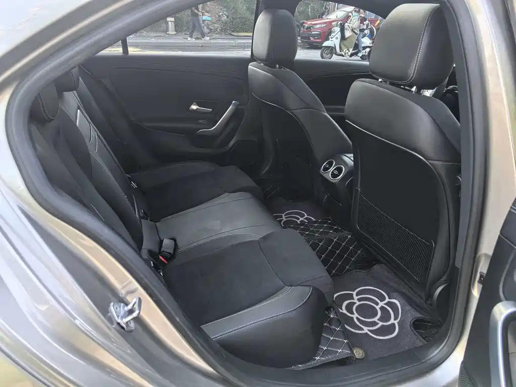 Mercedes-Benz A-Class 2019 — фото 5