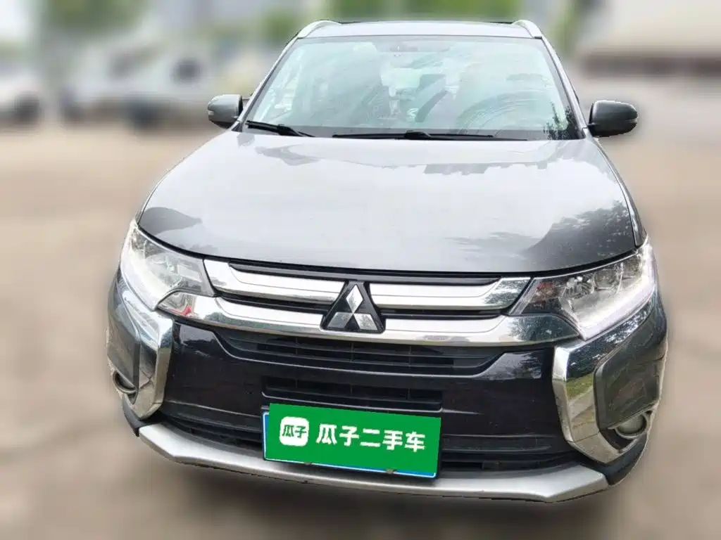 Mitsubishi Outlander 2018 — фото 3