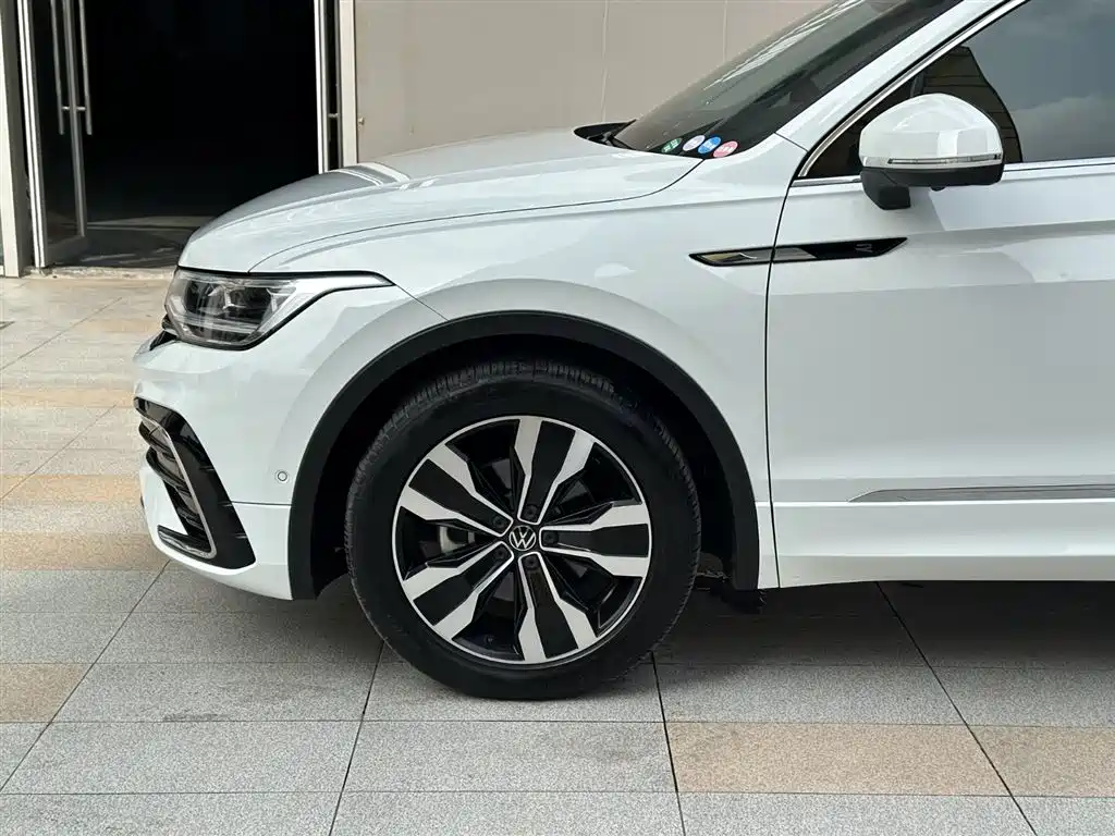 Volkswagen Tiguan L 2024 — фото 19