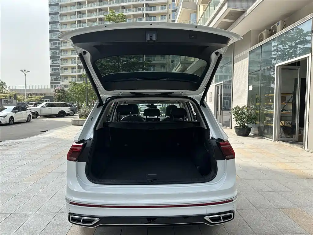 Volkswagen Tiguan L 2024 — фото 21
