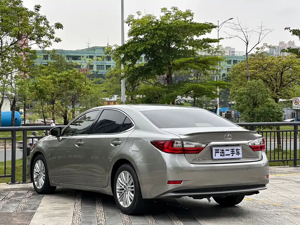 Lexus ES 2017 — фото 7