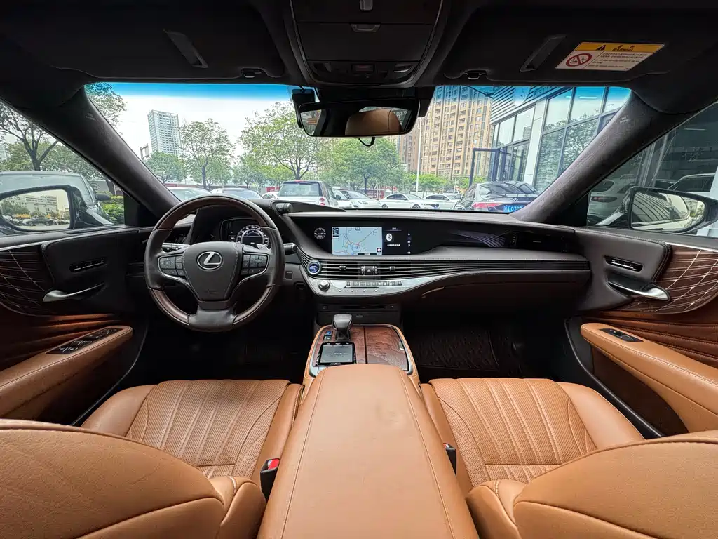 Lexus LS 2019 — фото 13