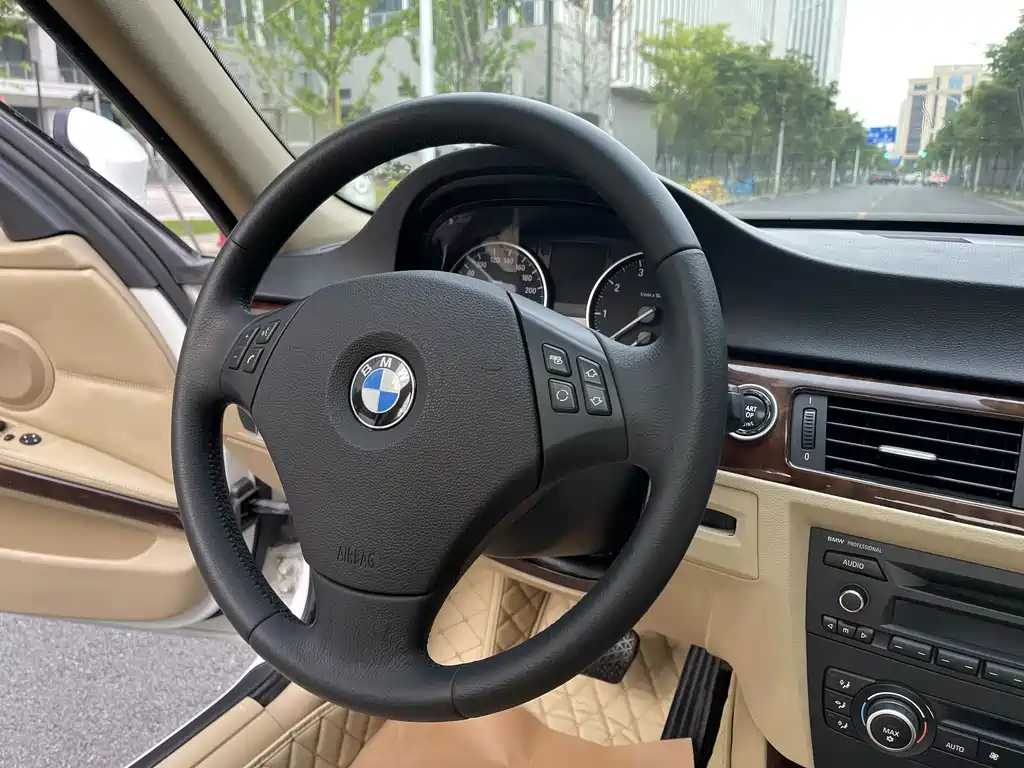 BMW 3 Series 2010 — фото 14