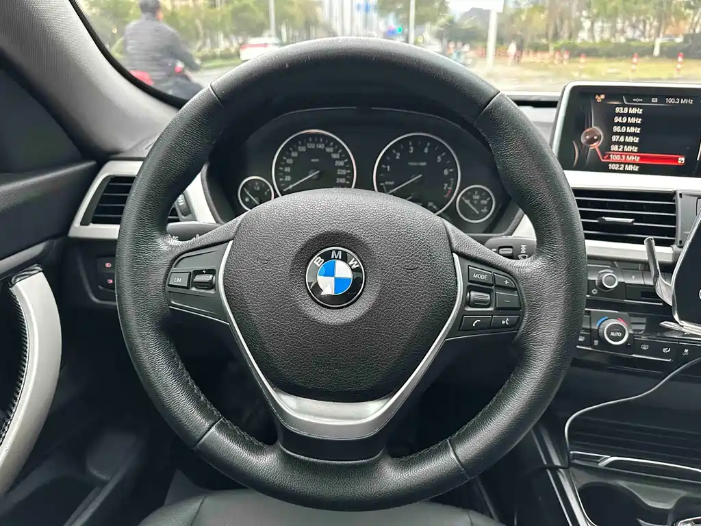 BMW 3 Series GT 2017 — фото 14